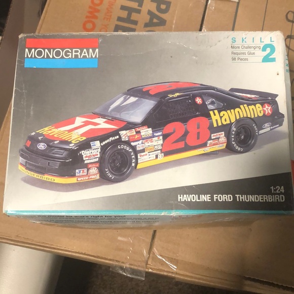 Ford Thunderbird model kit - Picture 1 of 3